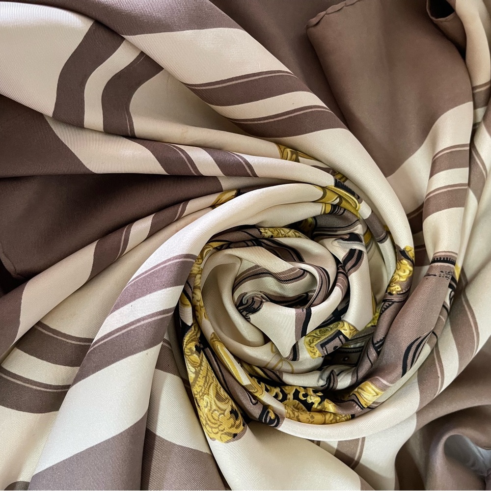 Hermès Brides de Gala Scarf - Picture 7 of 16